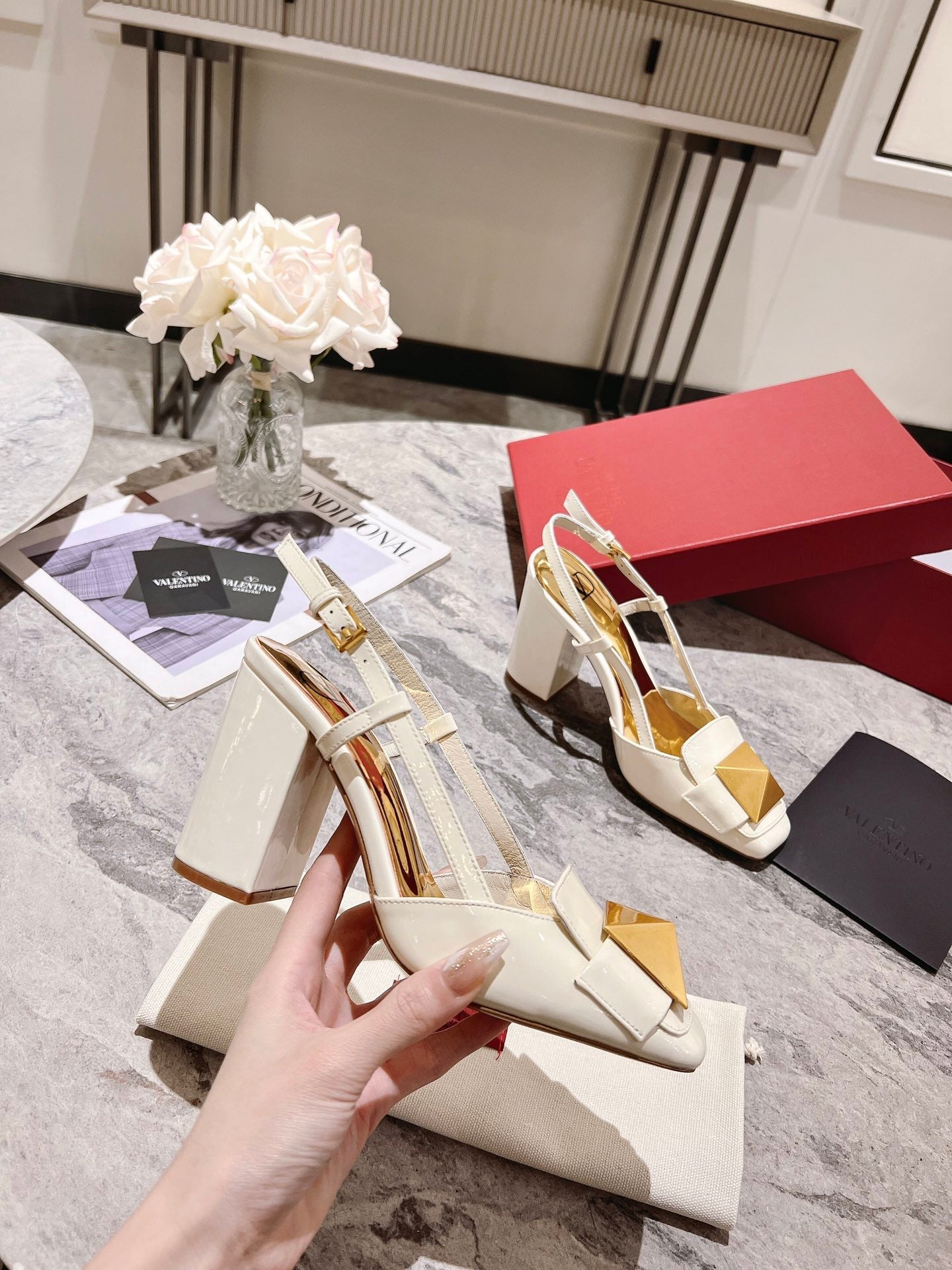 ONE STUD WHITE PATENT LEATHER LACE-UP HIGH HEELS 85 MM