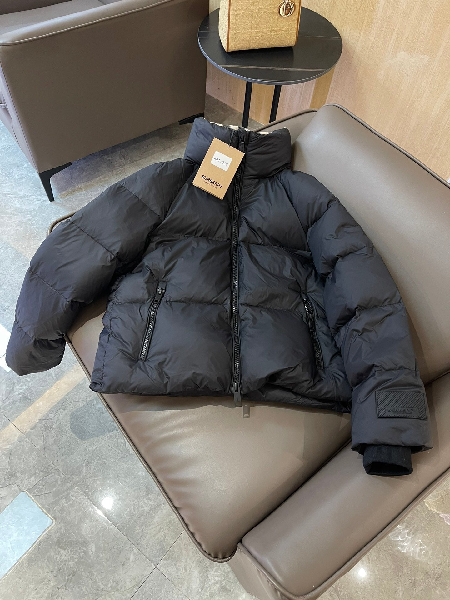 BURBERRY 25S SHORT DOWN JACKET 196