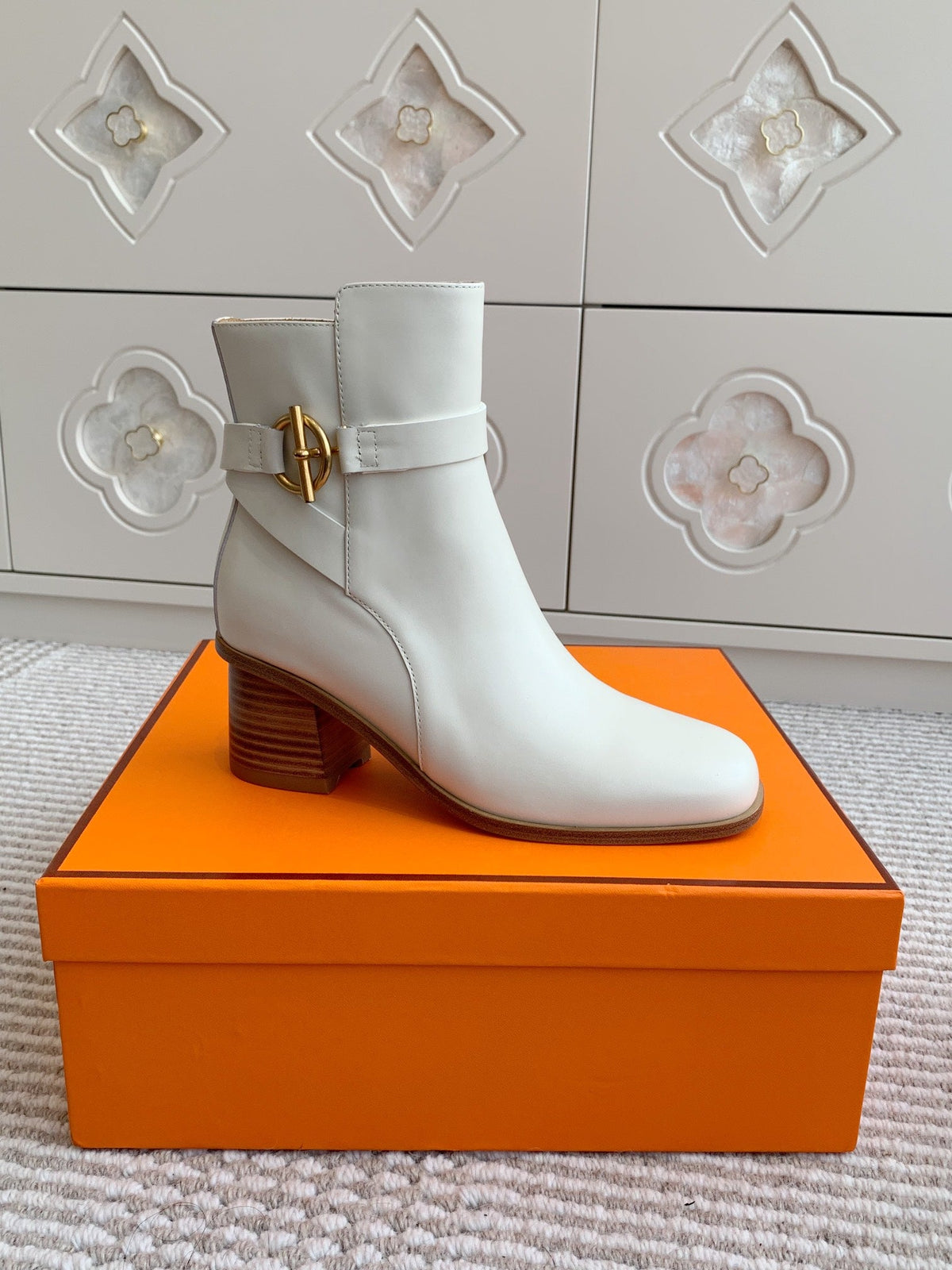 HM 25S ANKLE BOOTS 50 MM IN WHITE CALFSKIN WITH GOLD HARDWARE