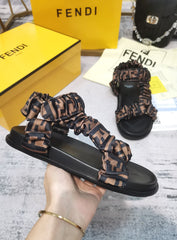 FE FEEL SANDALS IN BROWN AND BLACK FABRIC