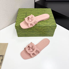 GG SLIDE SANDALS IN PINK RUBBER WITH INTERLOCKING G LOGO DESIGN