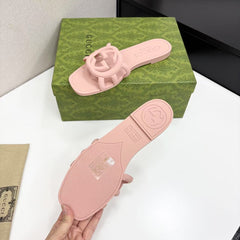 GG SLIDE SANDALS IN PINK RUBBER WITH INTERLOCKING G LOGO DESIGN
