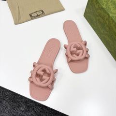 GG SLIDE SANDALS IN PINK RUBBER WITH INTERLOCKING G LOGO DESIGN