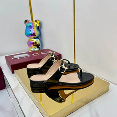 GG THONG SANDALS 25S IN BLACK LAMBSKIN WITH GOLD HARDWARE