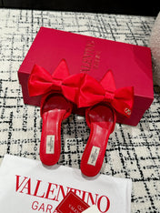 HIGH MULE IN CHERRY RED SILK