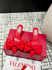 HIGH MULE IN CHERRY RED SILK