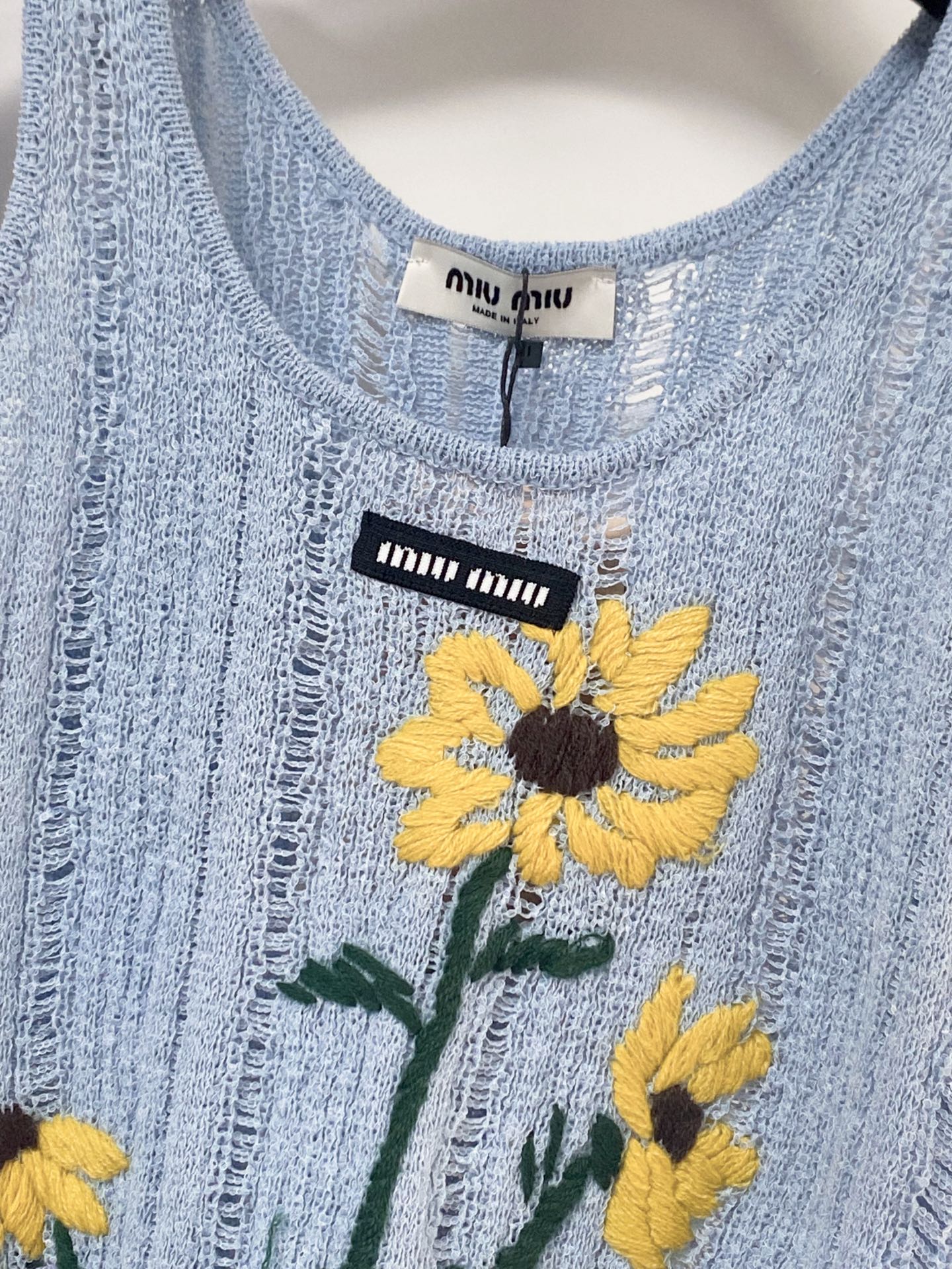 MIUMIU 26S SLEEVELESS SWEATER STYLE 1132