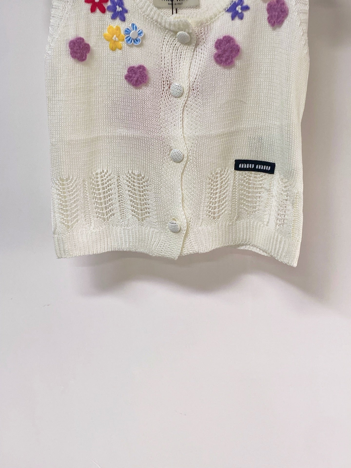 MIUMIU 26S SLEEVELESS SWEATER STYLE 1133