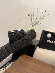 CHANEL 26S PLATFORM SLIDES 40 MM IN BLACK WOVEN RAFFIA