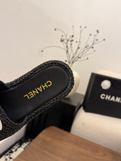 CHANEL 26S PLATFORM SLIDES 40 MM IN BLACK WOVEN RAFFIA