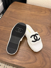 CHANEL 26S PLATFORM SLIDES 40 MM IN WHITE WOVEN RAFFIA