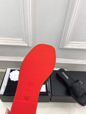 CHANEL 26S FLAT SLIDES IN BLACK LAMBSKIN WITH CC LOGO